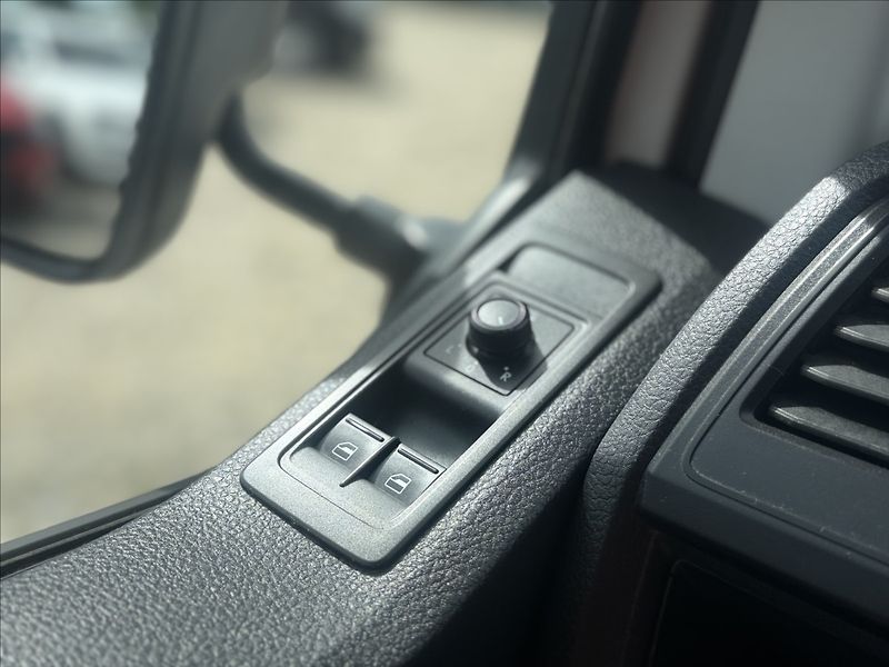 Volkswagen Transporter 2,0 TDI 110kW 6MÍST KLIMA DPH - fotka 15 z 27