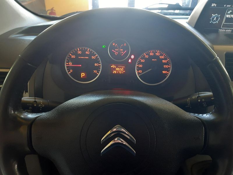 Citroën Jumpy 2.0HDI MULTISPACE 7míst L2 - fotka 12 z 21