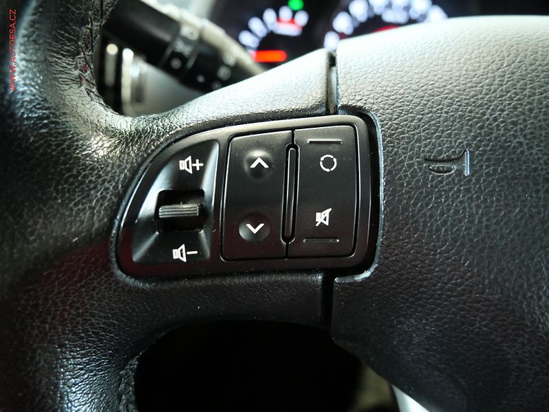 Kia Sportage (2011) 2.0 CRDi 4x4, ČR, AC, TZ - fotka 15 z 22