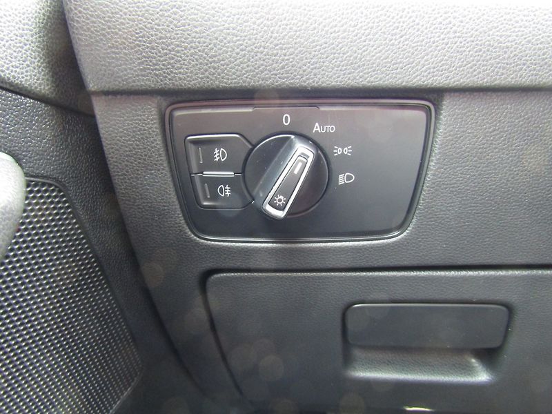 Volkswagen Passat (2021) 2.0 TDI 110kW DSG ACC - fotka 31 z 46
