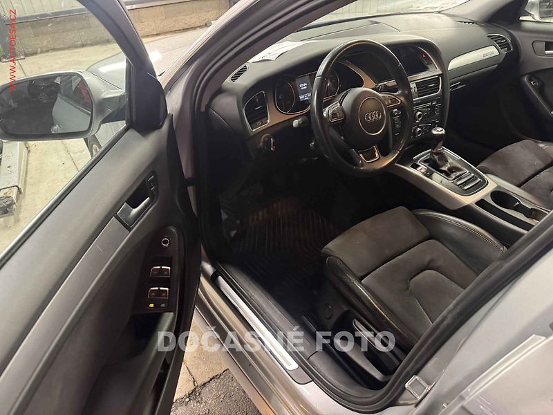 Audi A4 (2012) 2.0TDi quattro, AC, bixen - fotka 3 z 3