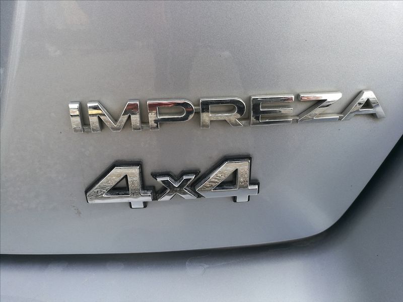 Subaru Impreza 1,6 i 4x4 aut. - fotka 18 z 20