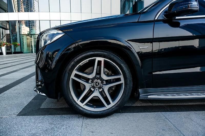 Mercedes-Benz GLS (2019) Rodinné SUV V6 - fotka 4 z 13