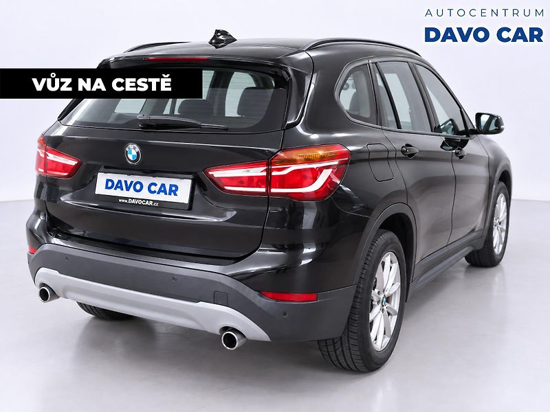 BMW X1 2,0 sDrive 20d 140 kW Advantag - fotka 3 z 10
