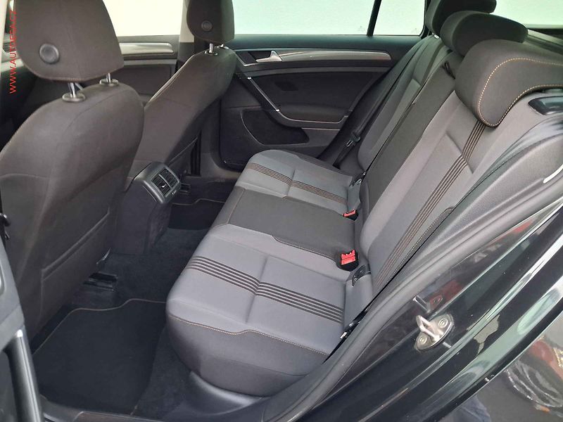 Volkswagen Golf (2016) 1.2 TSi, Allstar, park.čidla - fotka 10 z 17