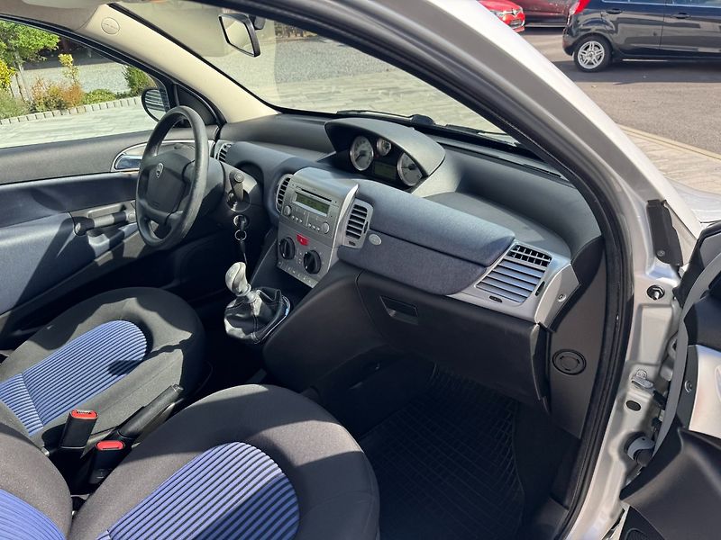 Lancia Y (2008) 1,4i 57 KW Klima - fotka 23 z 28