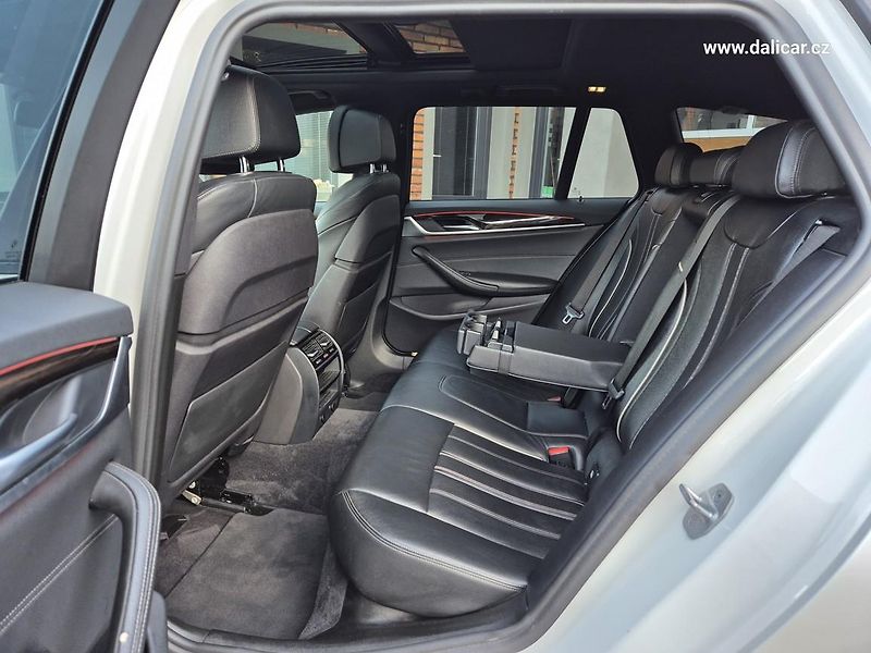 BMW Řada 5 (2017) 530d 195KW xDRIVE MSPORT Line - fotka 42 z 50