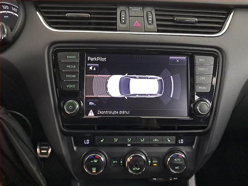 Škoda Octavia (2014) RS 2.0 TDI, Kůže, Navi - fotka 22 z 23