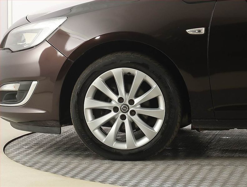 Opel Astra (2013) 1.4 T, Serv.kniha, Tempomat - fotka 14 z 19