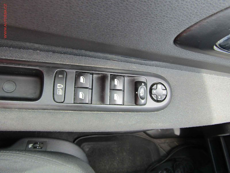 Peugeot 3008 (2012) 2.0HDI, ČR, AT, headUP, xenon - fotka 11 z 17