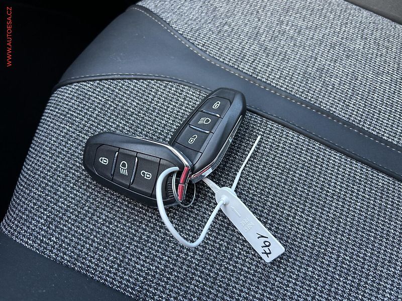 Peugeot 3008 (2018) 1.2 PT, Allure, AT, navi - fotka 24 z 24