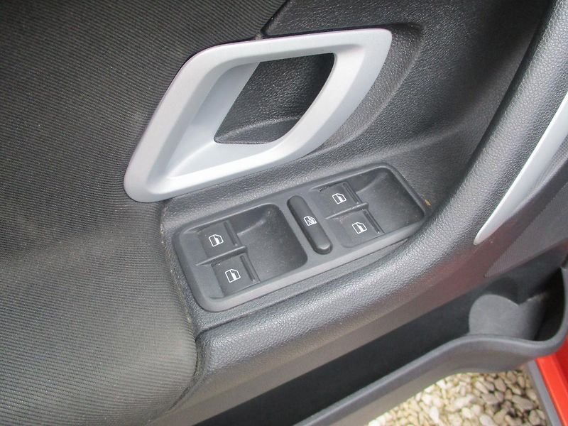Škoda Fabia 1.6i SCOUT - fotka 10 z 32