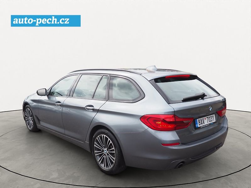 BMW Řada 5 (2017) 3.0d xDrive, 195 kW - fotka 2 z 38