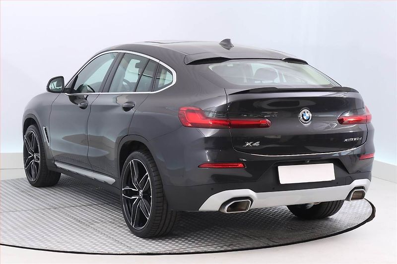 BMW X4 (2023) xDrive20d - fotka 4 z 21