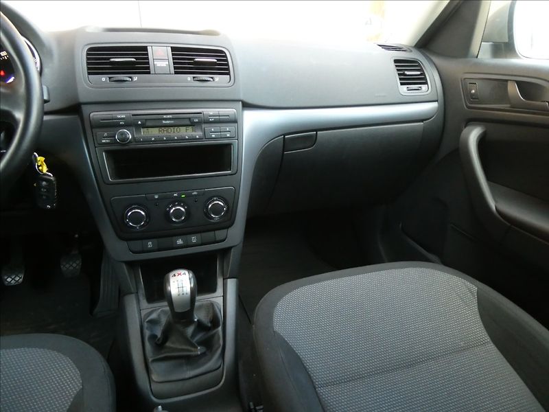 Škoda Yeti 2,0 TDi 81kW 4x4,2x kola,závěs - fotka 26 z 42