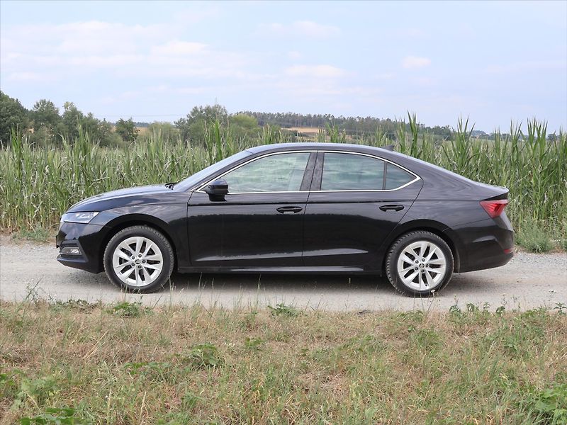 Škoda Octavia 2,0 TDI DSG Style+ DPH CZ - fotka 4 z 32