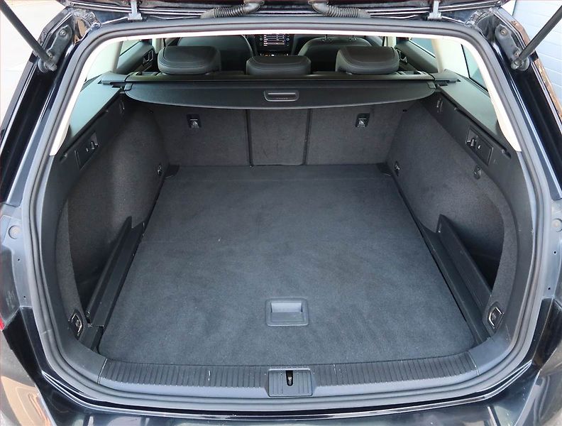 Volkswagen Passat (2018) 2.0 TDI, 4X4, Automat, Kůže - fotka 14 z 19