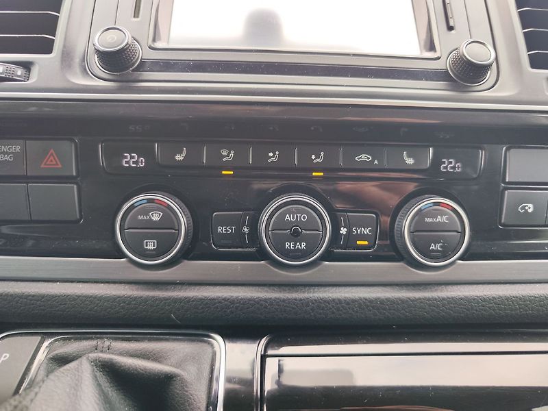 Volkswagen Multivan 2.0 TDi/110kW Highline DSG - fotka 24 z 33