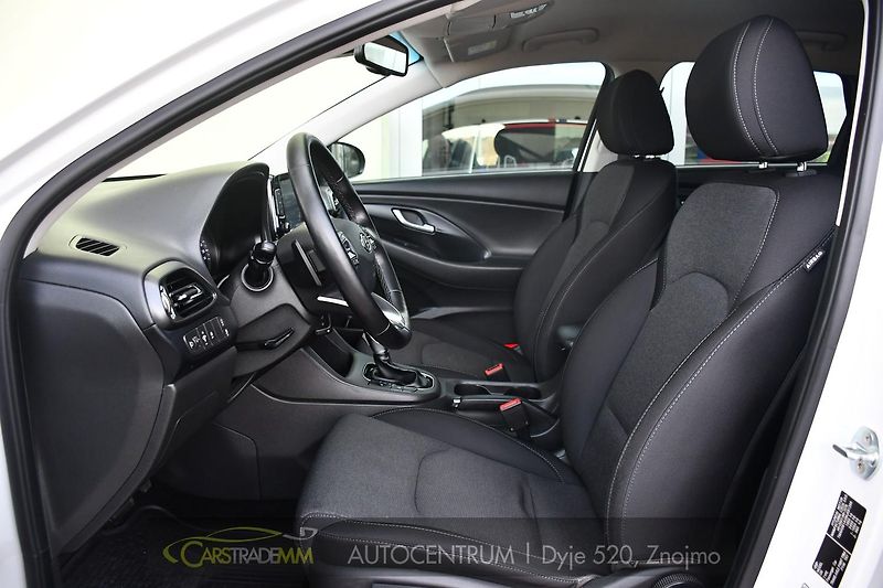 Hyundai i30 1,6CRDi STYLE AUTOMAT - fotka 10 z 48