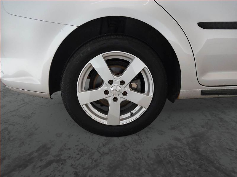 Volkswagen Touran (2013) 1.6 TDI, Serv.kniha, Tempomat - fotka 14 z 16