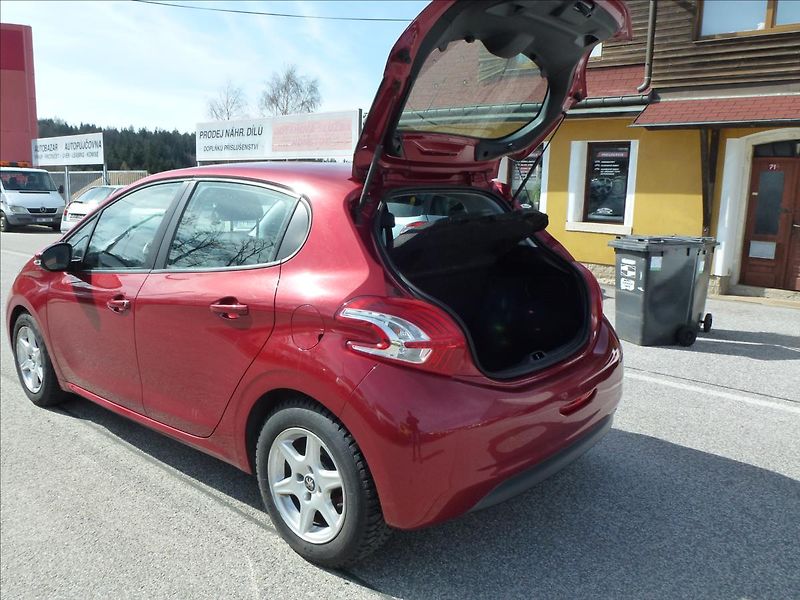 Peugeot 208 1,4 VTi Access 95k MAN5  Lucif - fotka 19 z 44