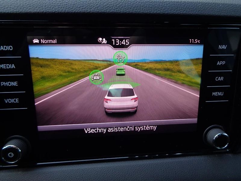 Škoda Karoq 2.0 TDI 110 kW DSG SPORTLINE - fotka 14 z 25