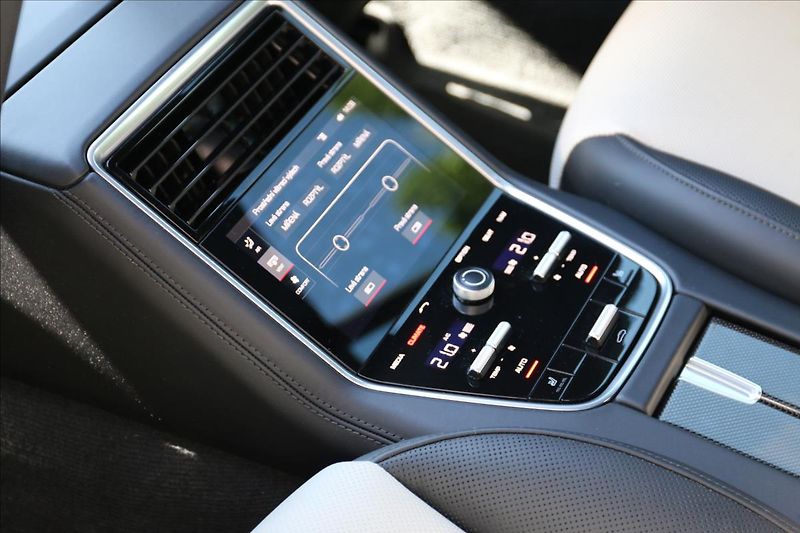 Porsche Panamera 2,9 343KW, DPH, ČR,4 E-HYBRID - fotka 38 z 77