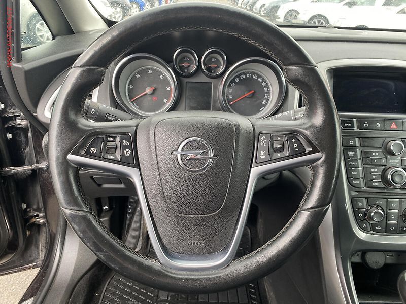 Opel Astra (2012) 2.0 TDCi, AC, navi, park - fotka 11 z 12
