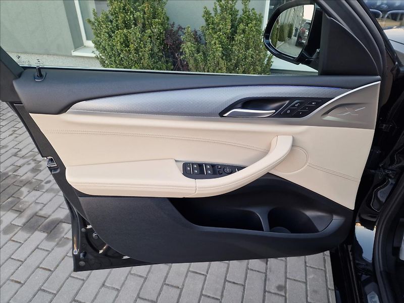 BMW X4 30d Xdrive M Sport, ČR,1.Maj. - fotka 37 z 50