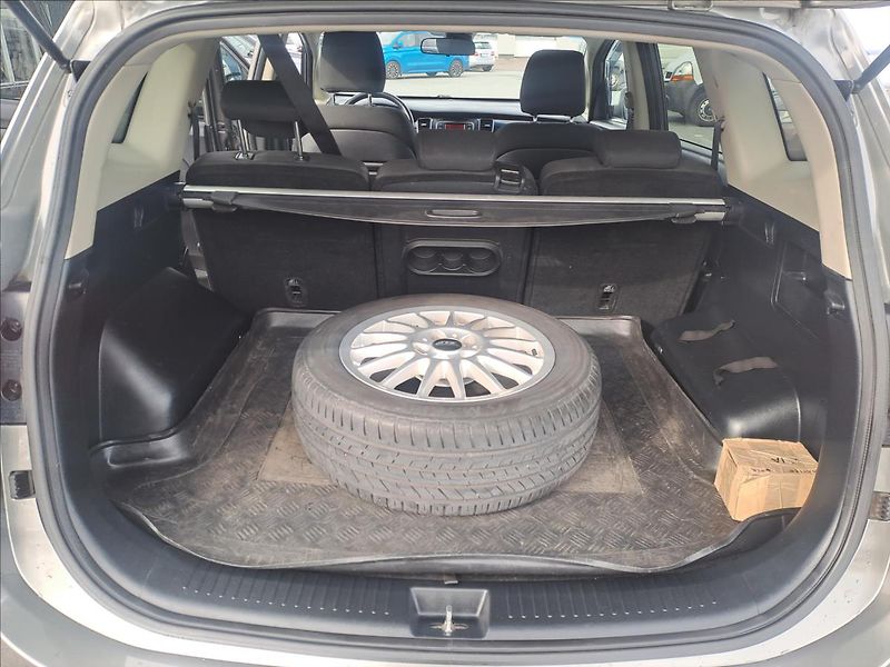 Kia Carens 1,7 CRDi SERVISKA,KOUPENO V CZ - fotka 15 z 16