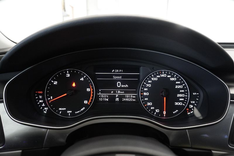 Audi A4 (2016) 2.0 TDI 140kW QUATTRO STRONIC - fotka 28 z 34