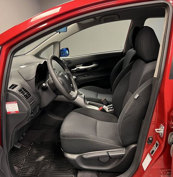Toyota Auris 1,6 VVTi Luna - fotka 8 z 16