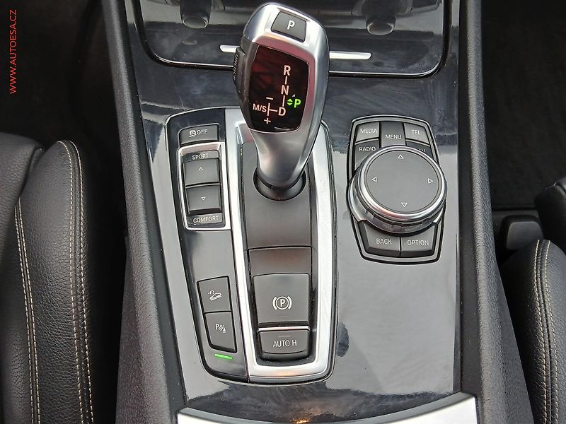 BMW Řada 5 (2016) 3.0 d GT 530xDrive, 1.maj,ČR - fotka 23 z 27