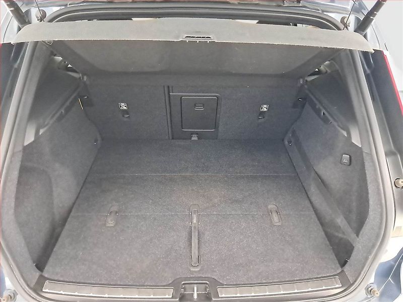 Volvo XC40 (2020) T3, Serv.kniha, Kůže, Navi - fotka 14 z 17