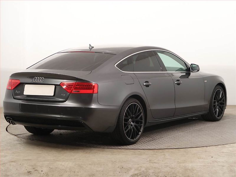 Audi A5 (2016) S-Line 2.0 TDI, Kůže, Navi - fotka 5 z 14