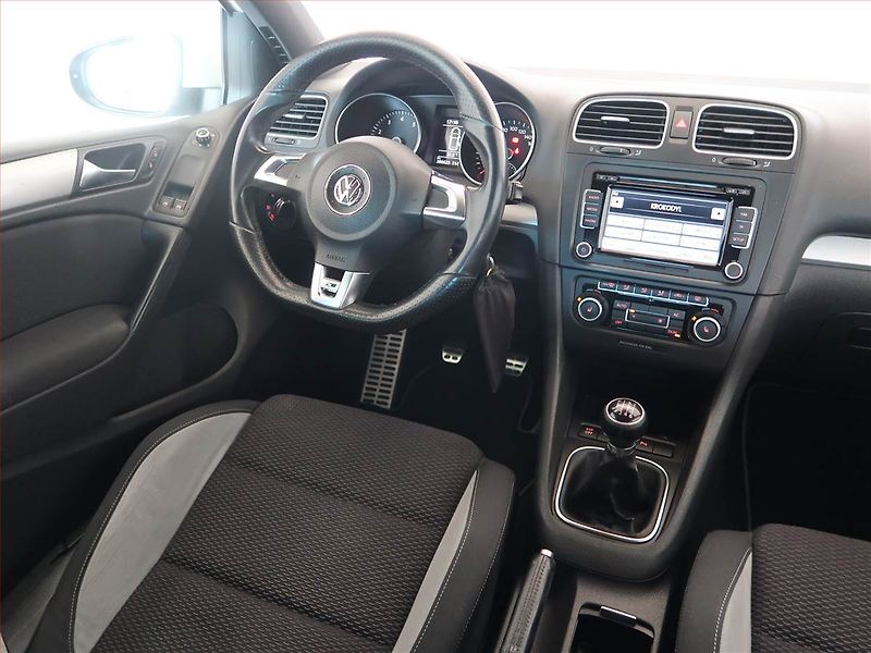 Volkswagen Golf (2010) R-Line 1.4 TSI, Park. senzory - fotka 7 z 13