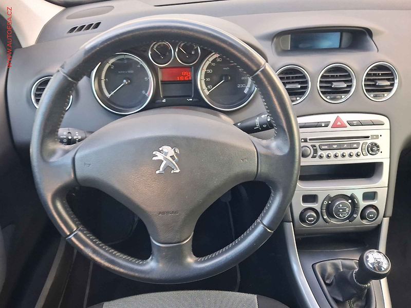 Peugeot 308 (2013) 1.6 HDI, 2.maj,ČR, AC, panor. - fotka 11 z 15