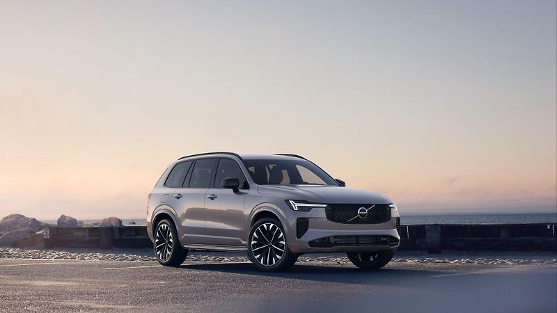 Volvo XC90 (2026) T8 AWD RECHARGE DARK PLUS 7m - fotka 2 z 11