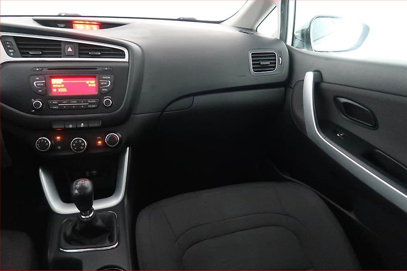 Kia Ceed (2017) 1.4 CVVT, Serv.kniha - fotka 8 z 15