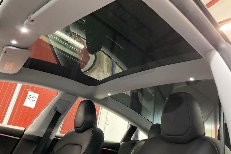 Tesla Model 3 Long Range AWD Highland Tažné - fotka 10 z 16