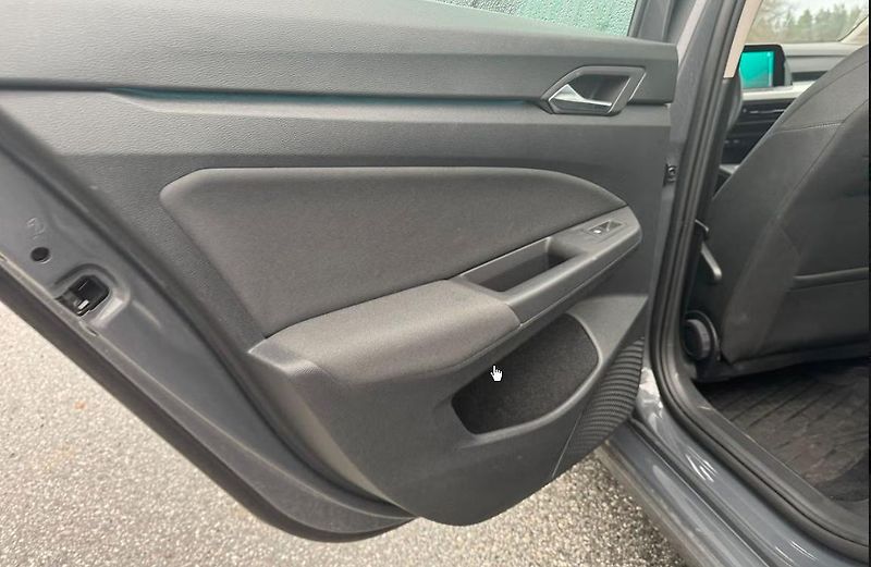Volkswagen Golf Variant 1.5 TGI Base Ambient  - fotka 13 z 17