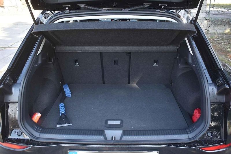 Volkswagen T-Roc je výborně jezdící menší rodinné SUV.