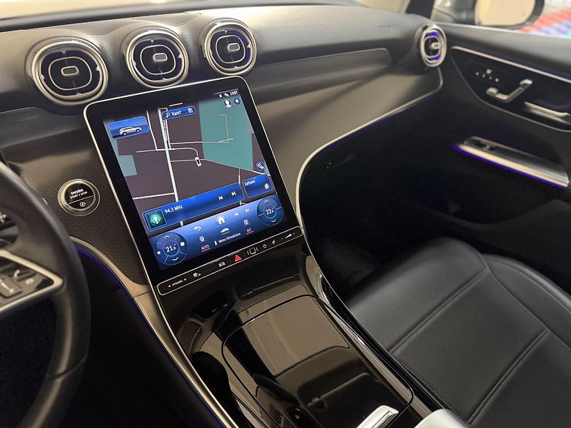 Mercedes-Benz GLC 200 benzin 4M LED Tažné - fotka 21 z 38