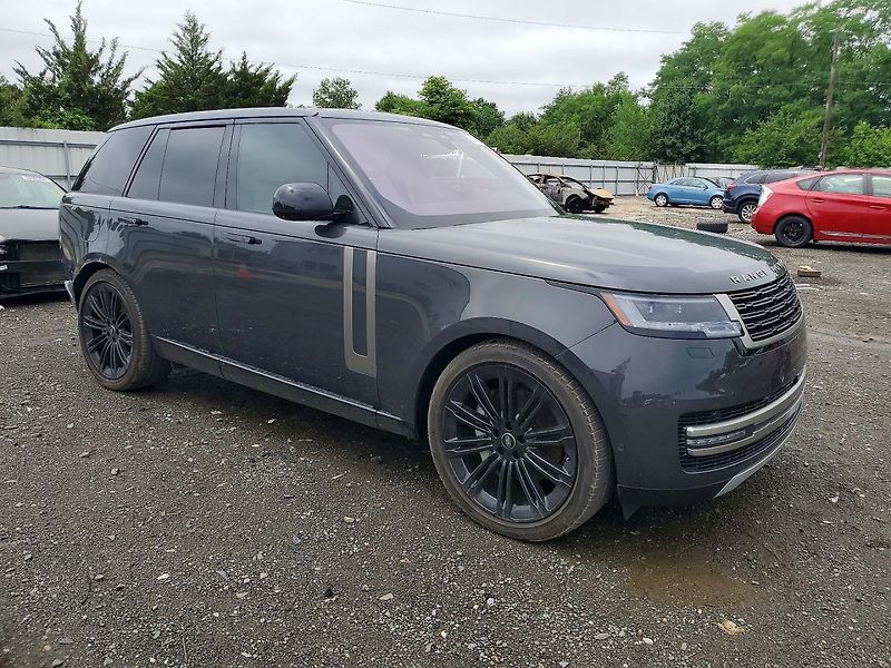 Land Rover Range Rover (2023) Auto na cestě - fotka 4 z 13