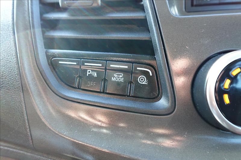 Ford Transit 2,0 TDCi  L3H2 8MÍST BUS KLIMA - fotka 40 z 40