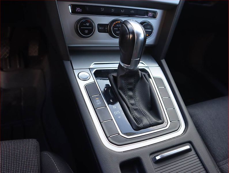 Volkswagen Passat (2015) 2.0 TDI, Automat, Serv.kniha - fotka 16 z 21