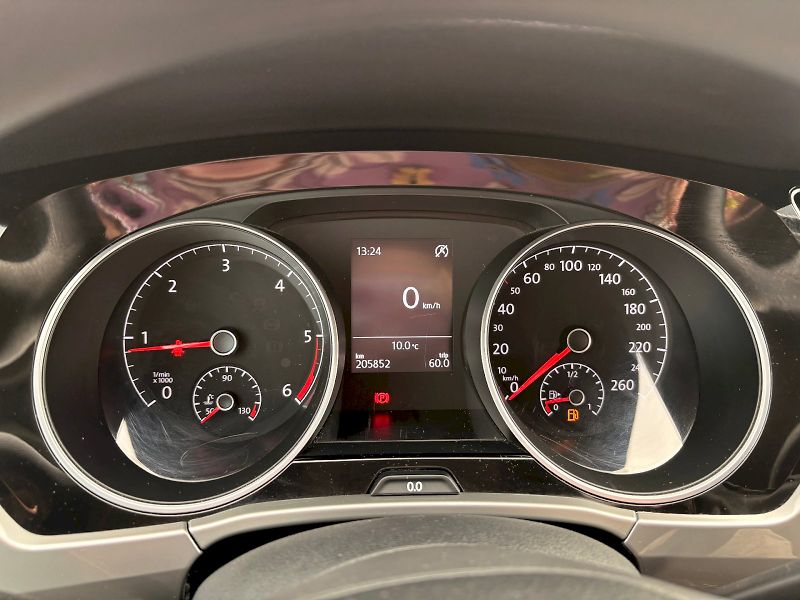 Volkswagen Touran (2018) 1.6 TDI 85kW - fotka 11 z 24