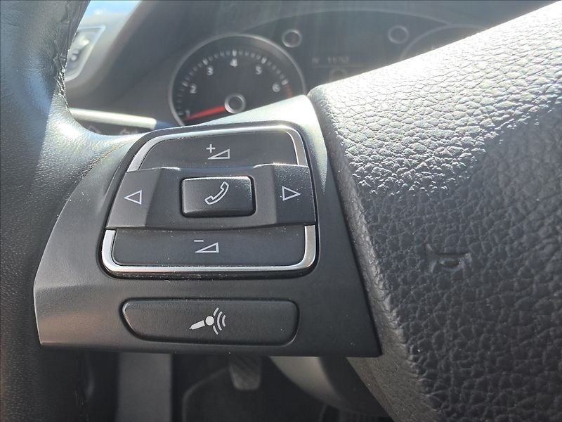 Volkswagen Passat 1,4 TSi 90KW Comfortline NAVI - fotka 17 z 45