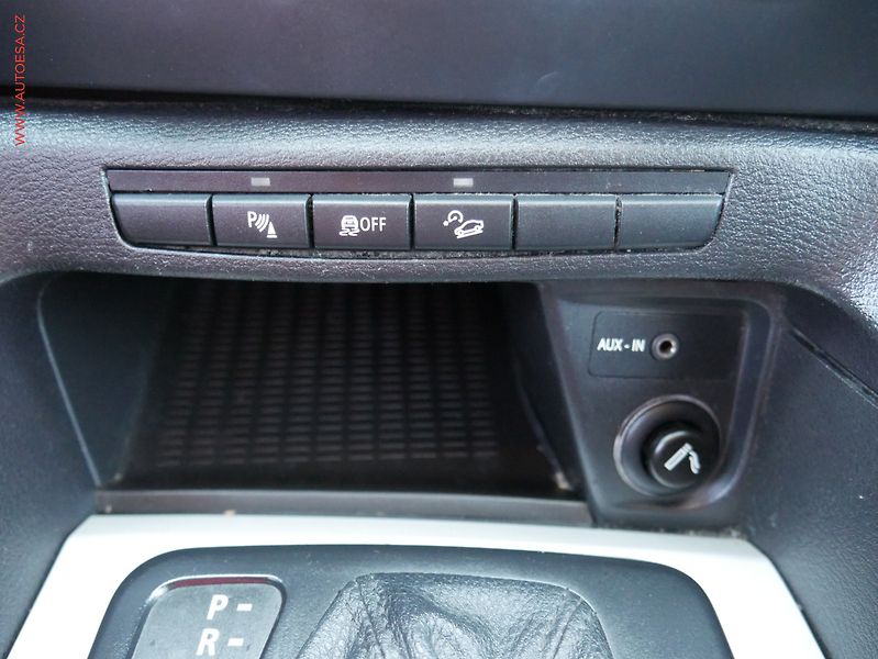 BMW X1 (2012) 2.0 D xDrive 20d, ČR, AT, AC - fotka 23 z 24