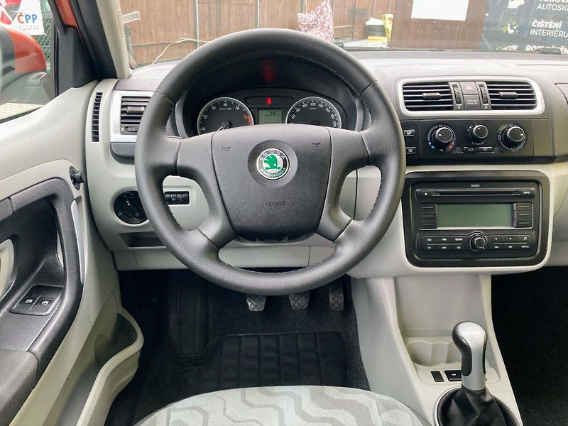 Škoda Fabia 1,4i (63kW) *KLIMATIZACE* - fotka 8 z 14